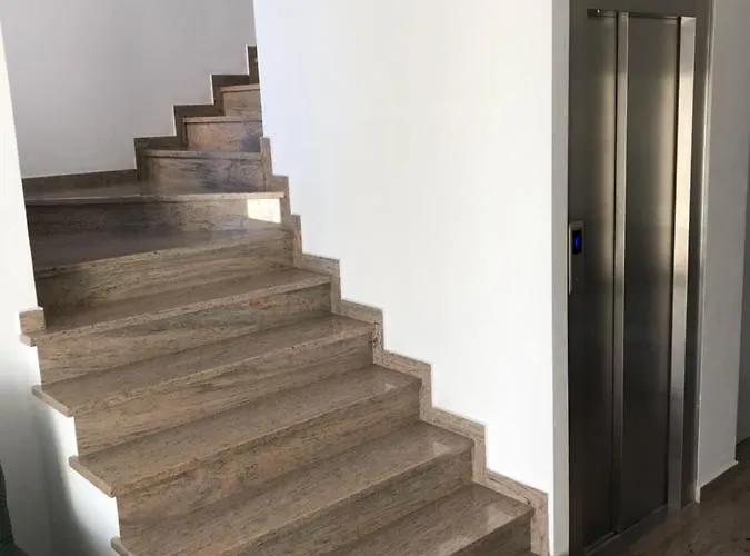 Brilant ティラナ